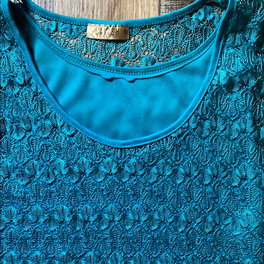 Lavish Blue Ruffled Sleeveless Blouse. This blouse teal color Vintage Y2K - Picture 3 of 7